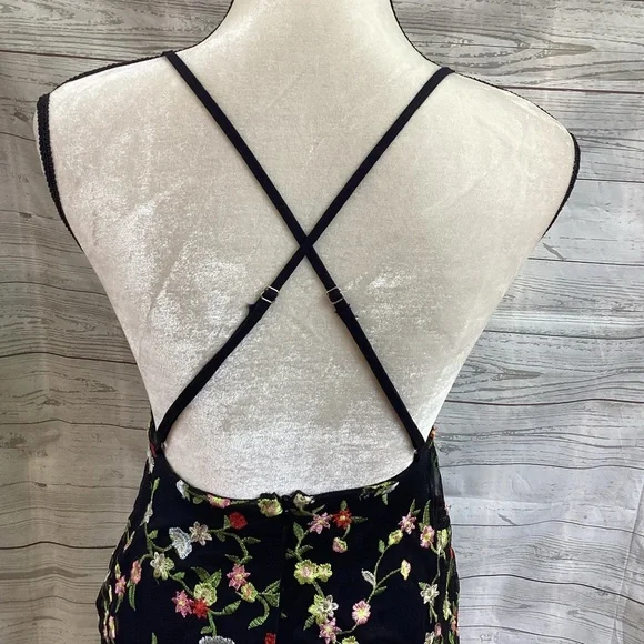 HTF Lulus Black Floral Embroidered Maxi Dress Open Back M Prom - Picture 8 of 16